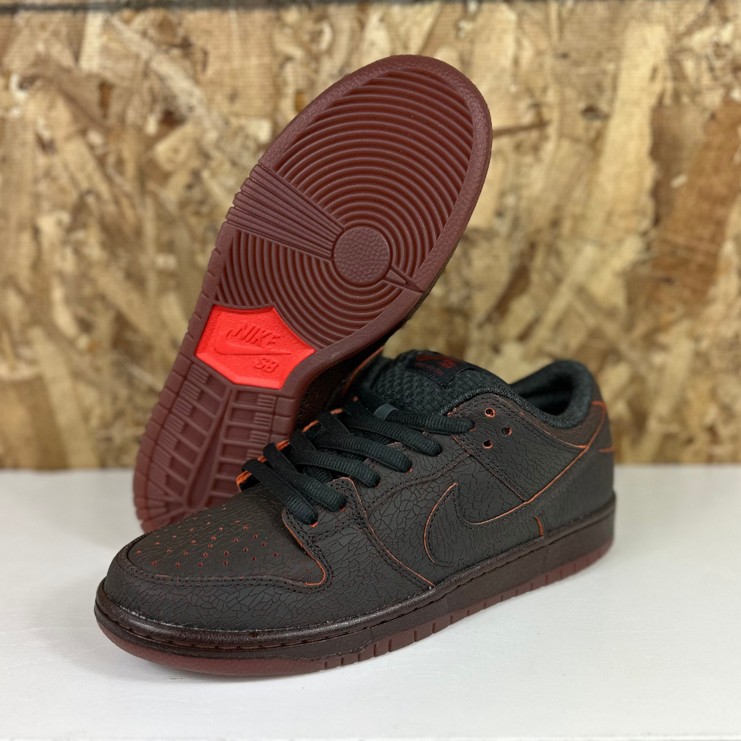 NIKE　SB　DUNK LOW PRO PRM　KRAMPUS　26cm Nike SB Dunk Low Pro Prm - (Krampus) – Pharmacy Boardshop