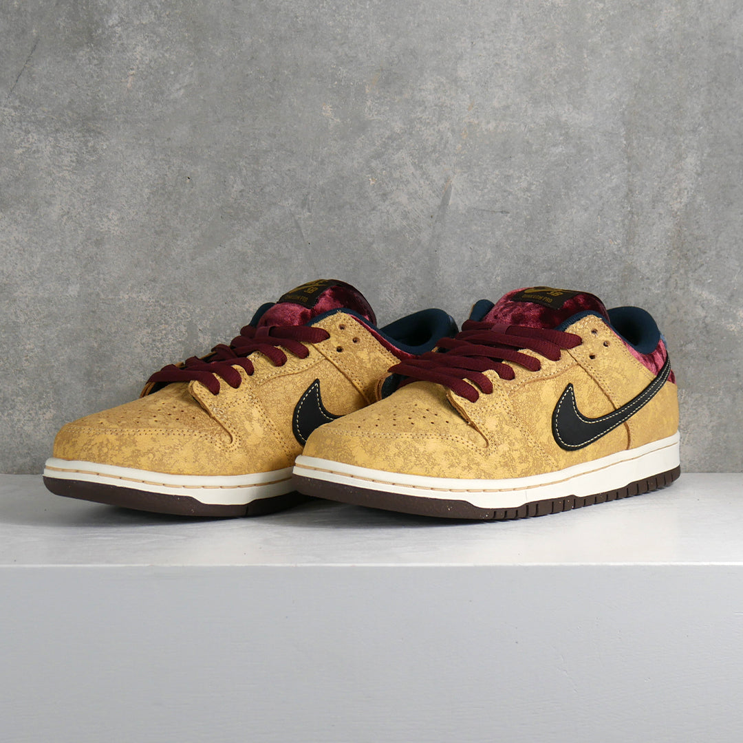 Nike SB Dunk Low Pro "City of Cinema" (Celestial Gold/Black)