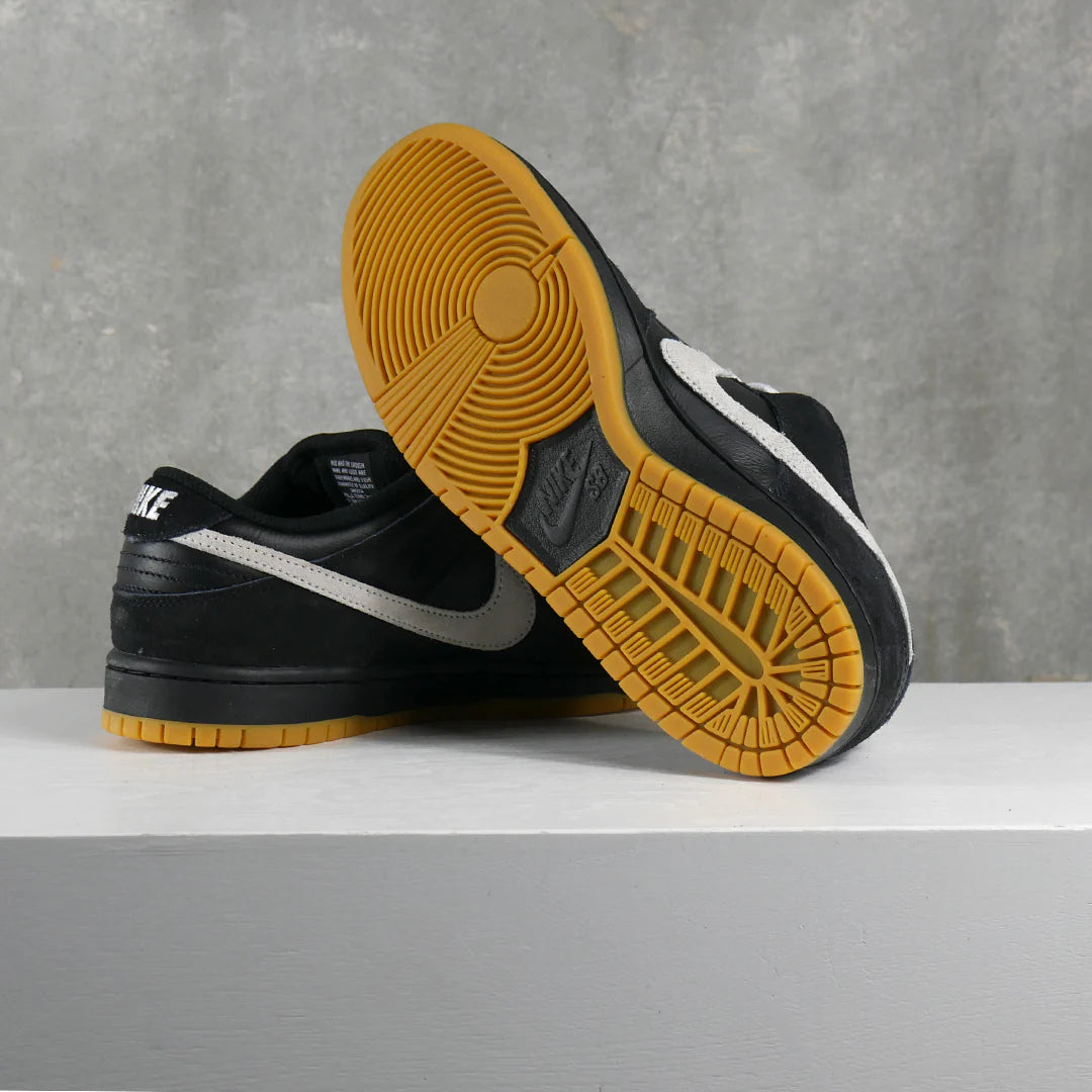 Nike SB Dunk Low Pro - Black/White/Gum