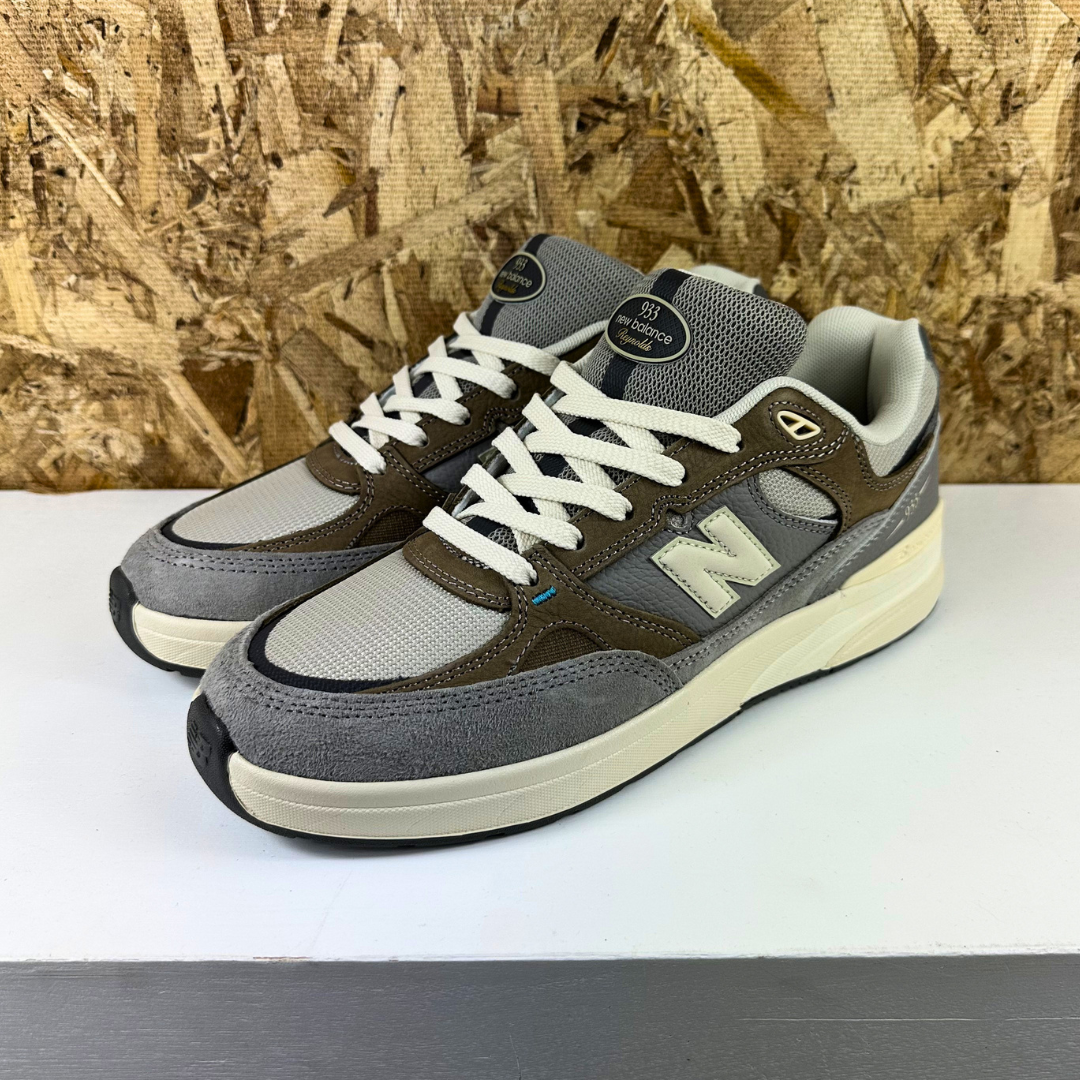 Andrew Reynolds 933GRY - Grey Day 26'