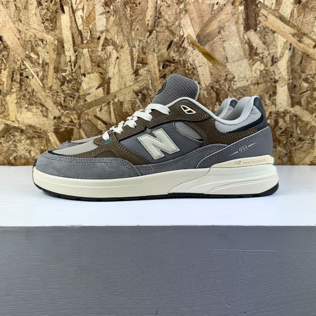 Andrew Reynolds 933GRY - Grey Day 26'