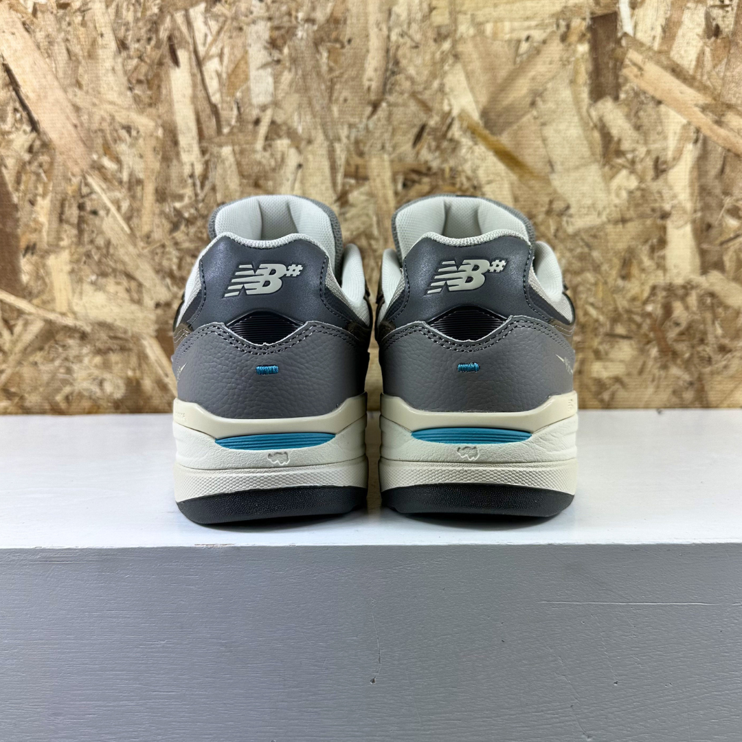 Andrew Reynolds 933GRY - Grey Day 26'