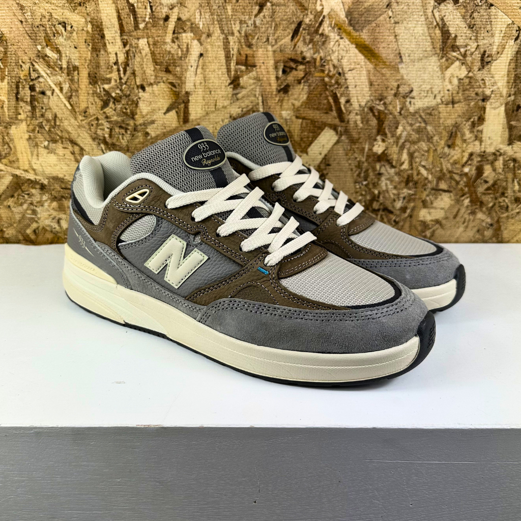 Andrew Reynolds 933GRY - Grey Day 26'