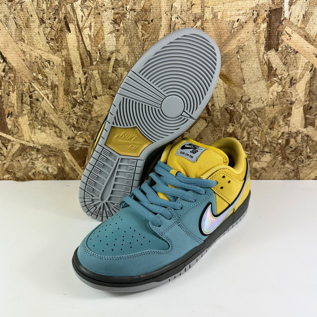 Nike SB Dunk Low Pro 700
