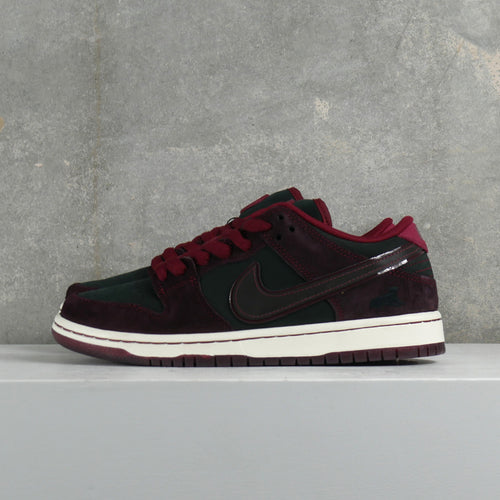 Nike SB Dunk Low Pro X Riot Skate Shop (Mahogany Dark Beetroot)