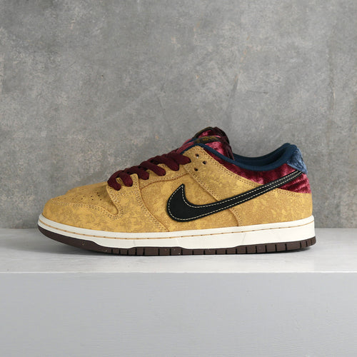 Nike SB Dunk Low Pro "City of Cinema" (Celestial Gold/Black)