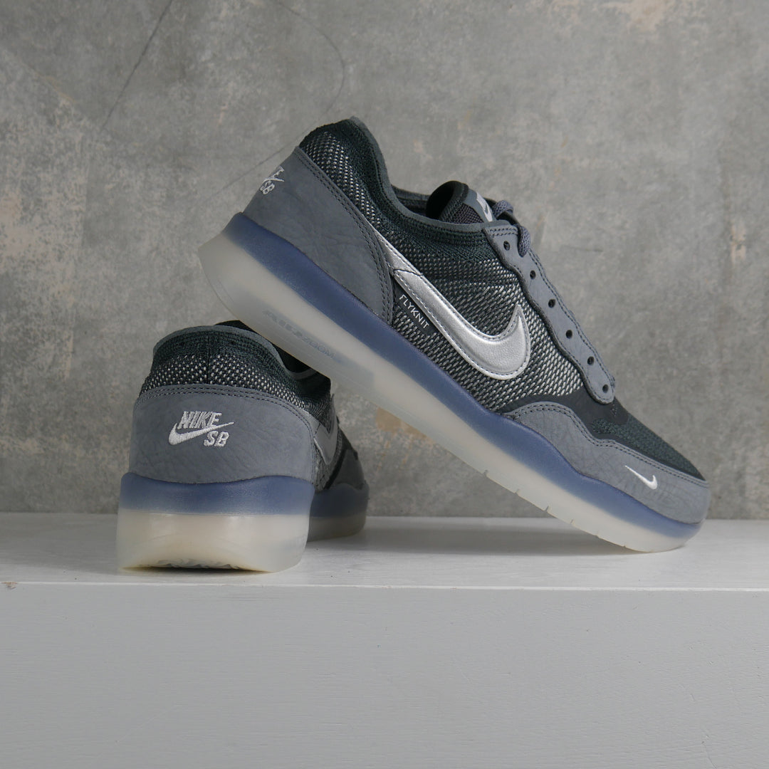 スケートボード Nike SB PS8 Cool Grey/llic Silver Nike SB - PS8 (Cool Grey/Metallic Silver) – 303boards.com