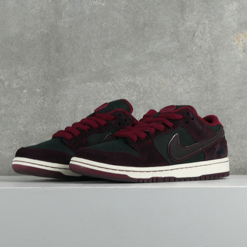 Nike SB Dunk Low Pro X Riot Skate Shop (Mahogany Dark Beetroot)